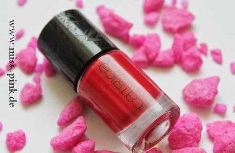 Nails - Catrice Feathers & Pearls C04 - Roaring Red