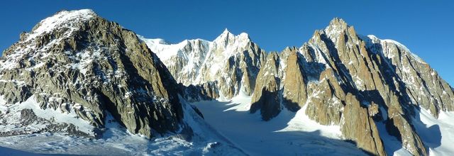 Ski alpinisme au glacier de la Brenva