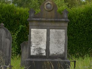 Le caveau familiale de Léon Lehuraux dans le cimetière historique du centre d'Aniche - Photos : 25 juillet 2024.