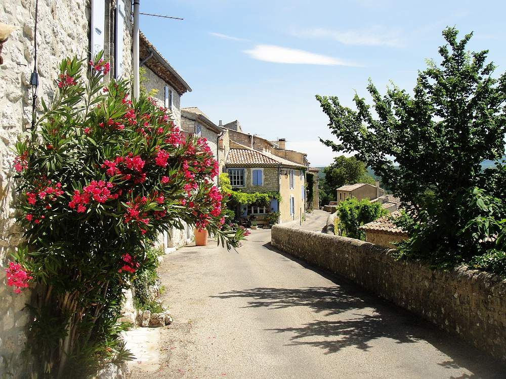 LA GARDE ADHEMAR "Un des plus beaux villages de France" 
