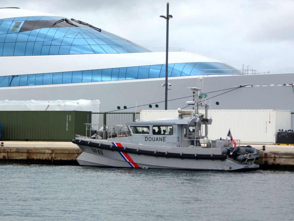 ARENC  DF63 en petite rade de Toulon et à quai à la Seyne sur Mer le 20 décembre 2022