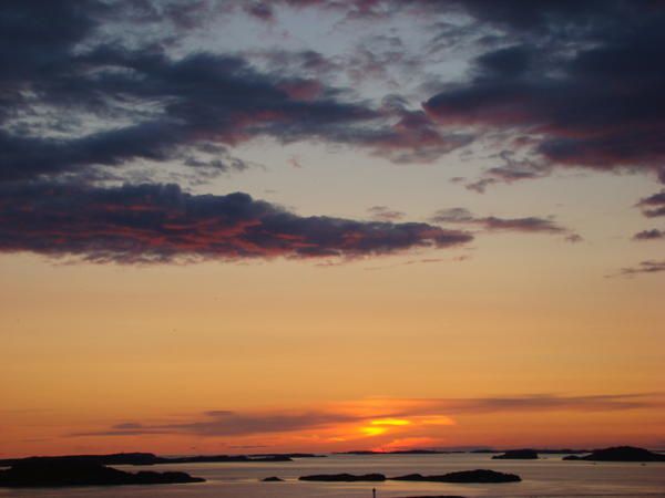 So sieht es aus wenn man Abends an der Schwedischen Westküste auf Meer raus schauf! 