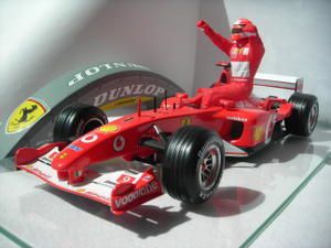 Ferrari F2002 M. Schumacher 5 fois champion du monde 1/18 Hot Wheels