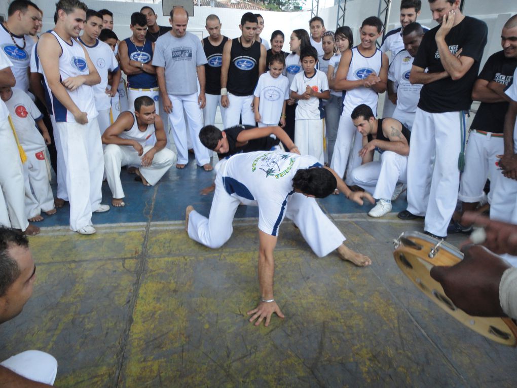 Baptême et passage de cordes du groupe de capoeira "Associação Liberdade". Un weekend de capoeira, de cours avec Mestres et Professores de l'extérieur, de Maculele, de Samba, de Feijoada... que du bonheur! ;)