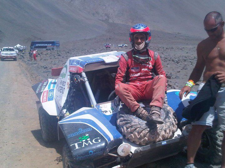 EMILIANO Y SU GRAN DESAFIO EN EL DAKAR, ARGENTINA- CHILE 2011. 
LO HIZO Y DIO LA VUELTA