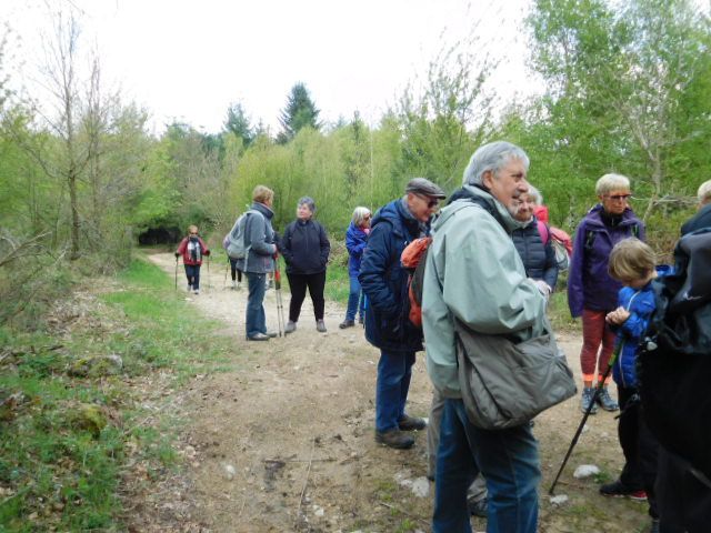 Au passage, nous avons accueilli 2 marcheurs de plus en la personne d'un agriculteur et de sa chèvre qui semblent apprécier notre compagnie