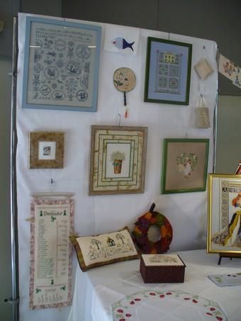 <p>Photos de l'exposition des Rameaux 2007.</p>
<p>Avec la participation des sections manuelles de l'Universit&eacute; Populaire du Neubourg : Broderie, Patchwork et Art Floral.</p>