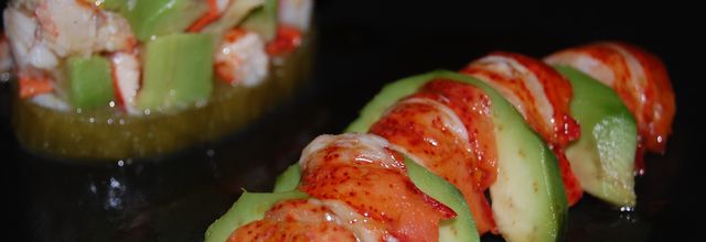 Homard sur canapé d'orange, à l'avocat