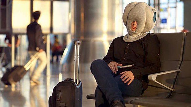 Petit produit drôle du début de semaine : The Ostrich Pillow