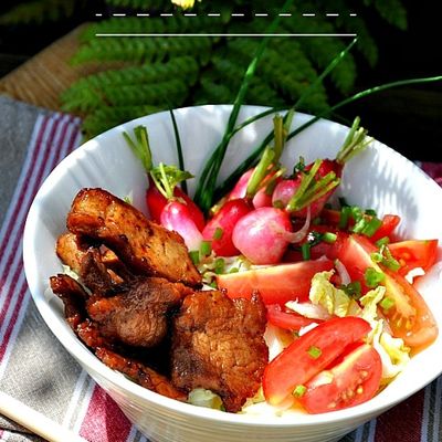 Filet mignon mariné croustillant, salade composée 