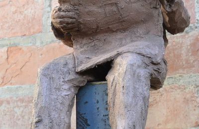 le canard enchainé ancien numero sculpture en terre cuite