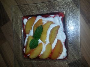 Pêches caramélisées au sirop de fraise 