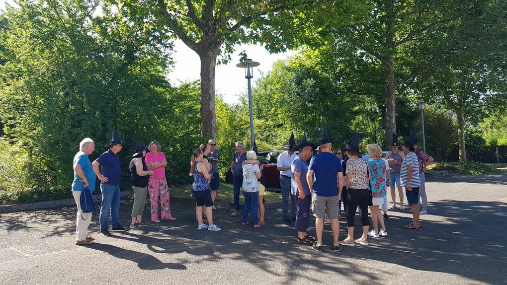 Embrassades émues ! A revoir , à Bientôt .... Les enfants auraient aimé rester à Fleurieu !