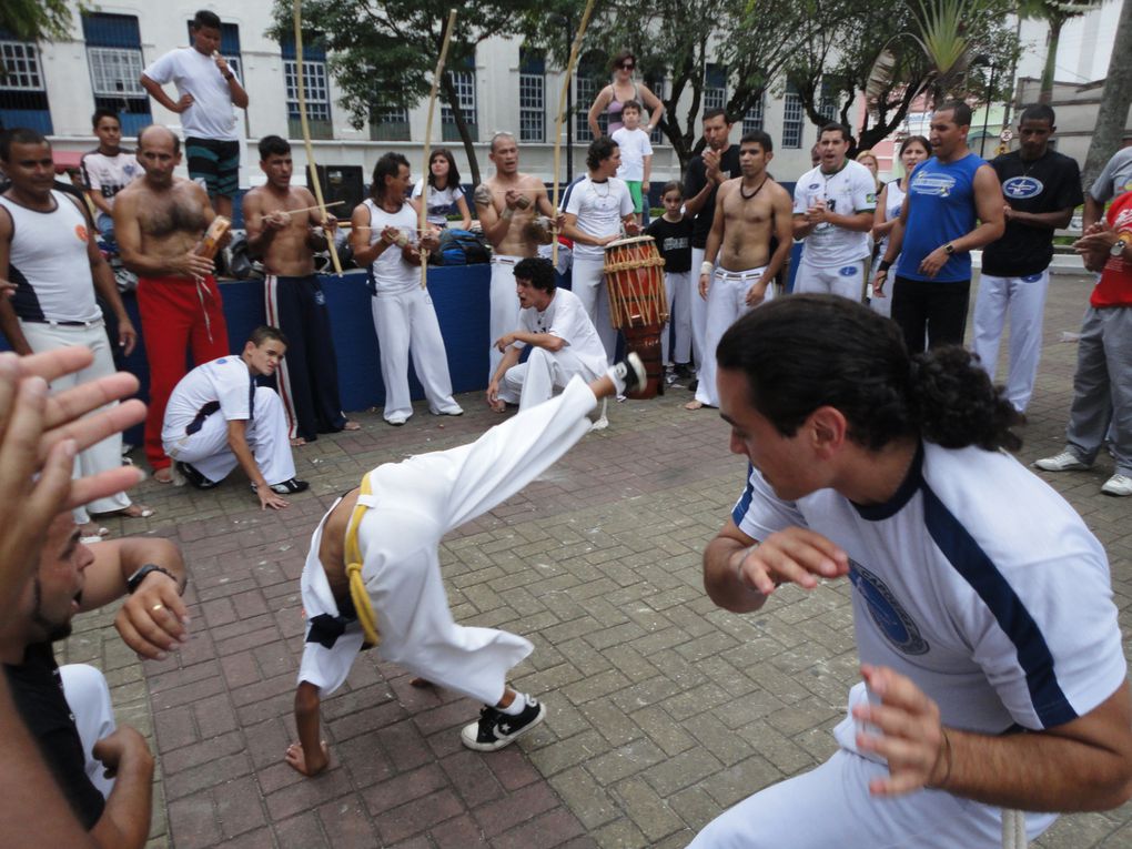 Baptême et passage de cordes du groupe de capoeira "Associação Liberdade". Un weekend de capoeira, de cours avec Mestres et Professores de l'extérieur, de Maculele, de Samba, de Feijoada... que du bonheur! ;)