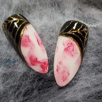 Nail art toile et sang pour Halloween