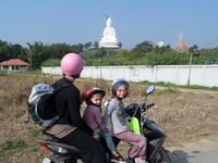 visite d un dernier temple dans les environs de chiang rai à quelques heures de notre départ pour la frontiere laostienne 