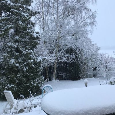 la Perine sous son manteaux blanc