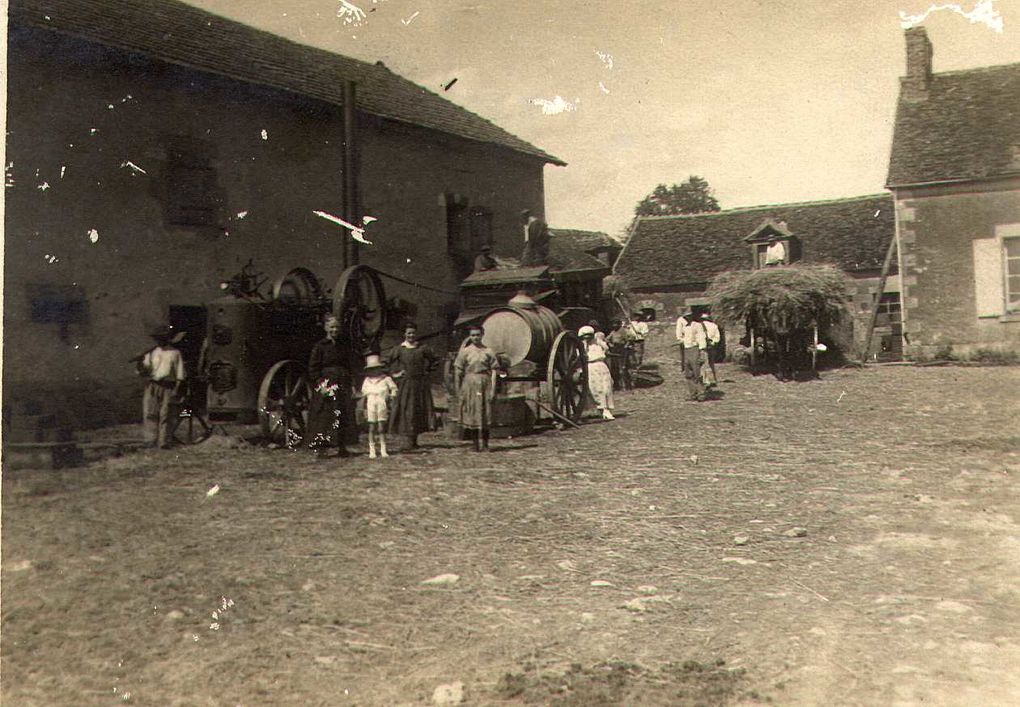 Il y avait encore La Poste, une école, un café/hôtel et beaucoup de vie dnas le village en 1900