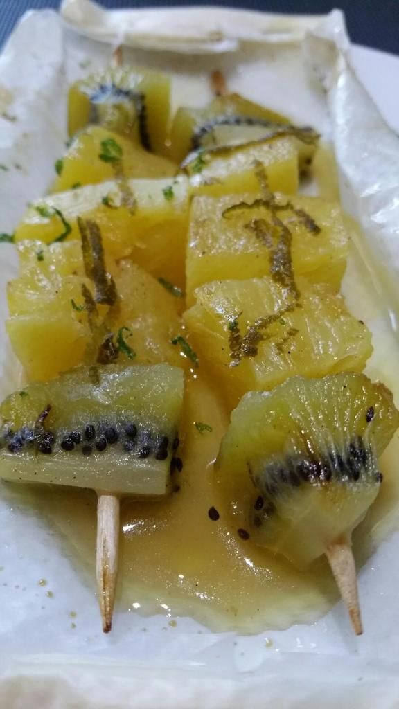 papillotes d'ananas kiwis au citron vert et beurre de Rhum