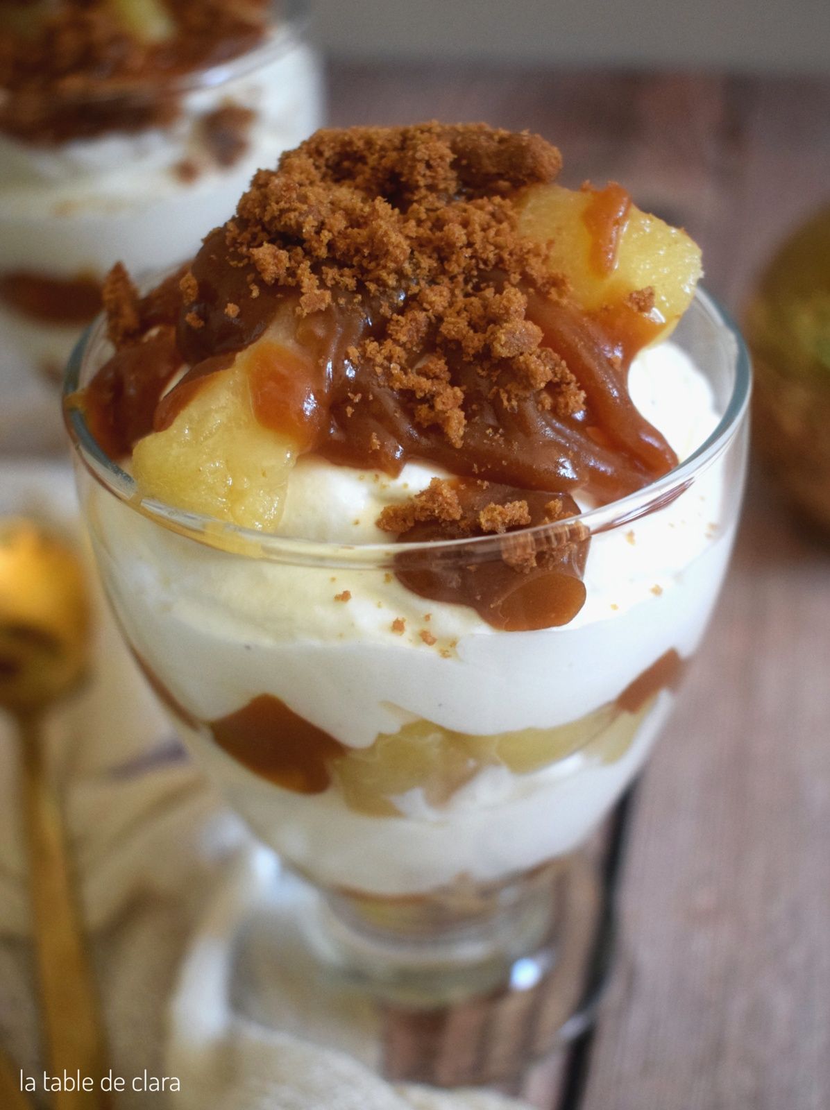 Coupe gourmande pommes, caramel beurre salé chantilly mascarpone