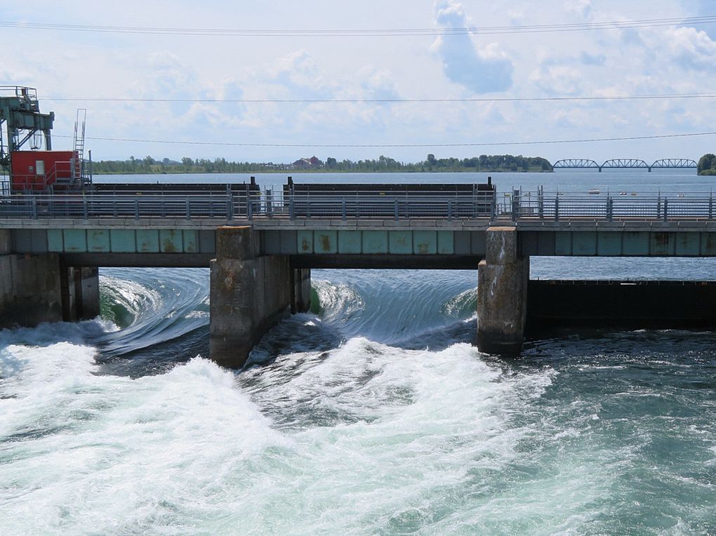 On s'installe à Longueil, en face de Montréal, à coté des bateaux navettes