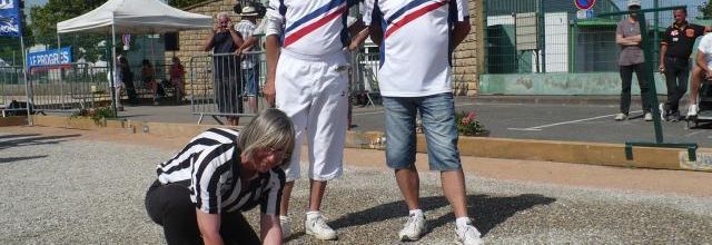 Femme et arbitre international de pétanque, une rareté 