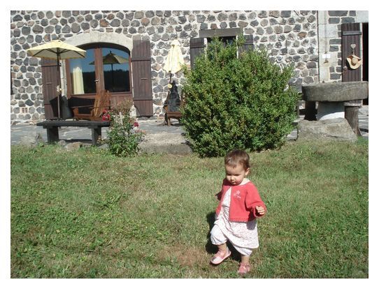 Petite sortie au parc animalier de Autrèche avec les voisins. 1ère coupe de cheveux de Maïlys... Annouck en vacances chez nous pour 1 nuit !Les "vraies" vacances commencent... Virée chinonaise et popotte sauce tomate ! Puis une nuit en chambre d'