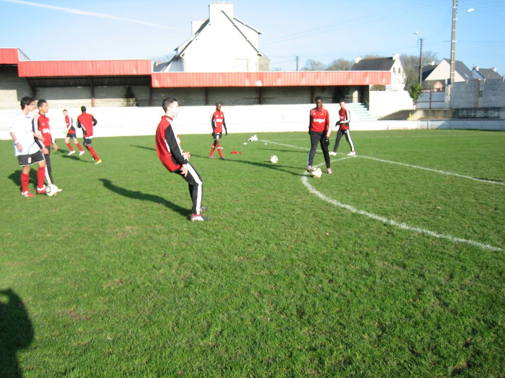 Réception du Stade Rennais à Yves Gaguin. 
Victoire des U17 de Guingamp.