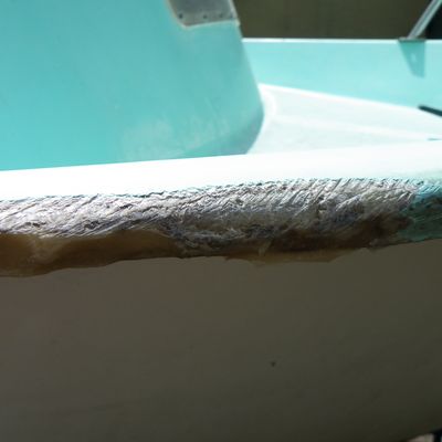 Chantier naval dans le jardin