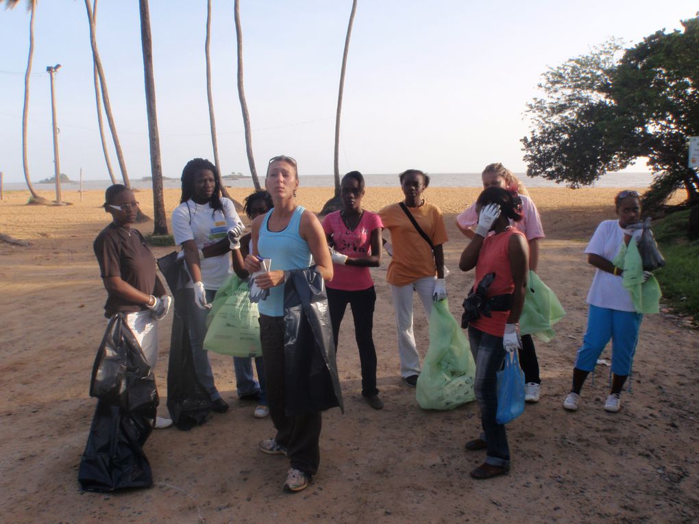 Initiatives Océanes 12 mars 2010 - Melkior Garre et Max Joséphine réunit pour nettoyer 2 plages de Cayenne, 120 personnes environ !