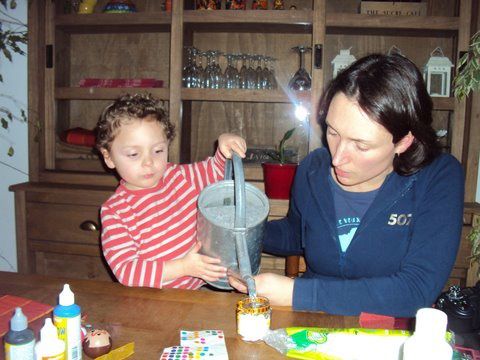 Pendant les vacances de février, on a fait des travaux manuels avec mes copains et leurs mamans.