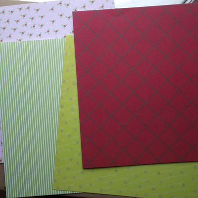 SC358 - Lot de 4 papiers 20x20cm - 1€