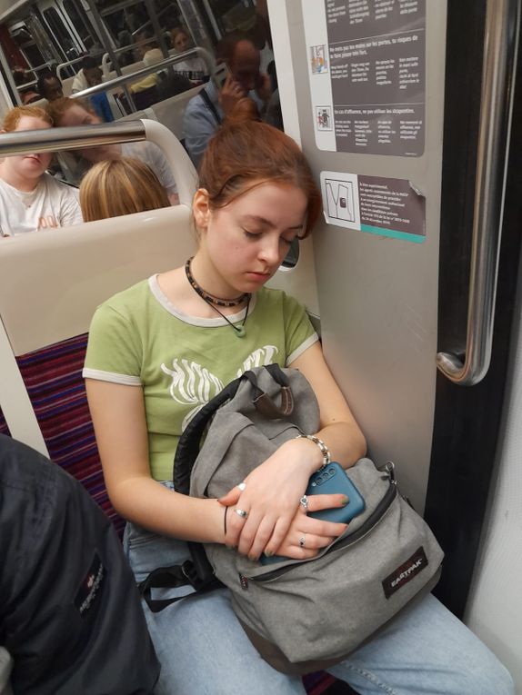 Le stade de France, suivit d'un match en plein air, l'opéra Garnier restaurants, le Louvre, le musée Grévin, la cité des sciences, le jardin des Tuileries etc., le tout en métro Paris n'aura plus ou peu de secrets pour nos ados😉