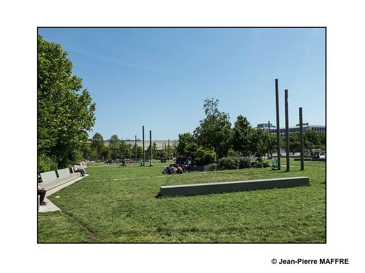 De 1970 à 2018, près d'un demi siècle qui m'a permis de photographier les halles de Baltard et leur démolition puis la construction du Forum des Halles et de la Canopée.