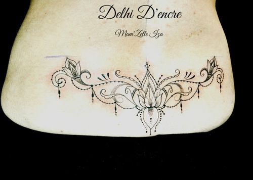 Le Blog De Mamzelleiza Over Blog Com Mam Zelle Iza Presente Ses Realisations De Tatouages Artistiques Permanents Ou Ephemeres Avec Une Specialitee Dans L Art Du Mehendi Oriental