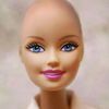 Pour rendre hommage aux enfants atteints du cancer, Barbie devient chauve
