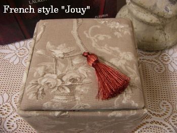 Boîte à coton en toile de Jouy beige