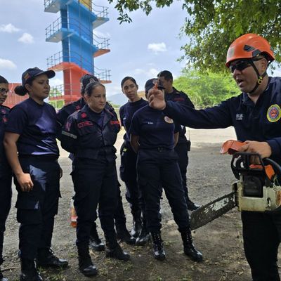 Bomberos de Valencia realizaron jornada de capacitación en el área de rescate