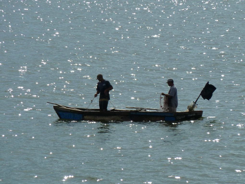 Une semaine sur l'île d'Ometepe du 15 au 22 avril 2011.
L'île d'Ometepe située sur le lac de Nicaragua est la plus grande île entourée d’eau douce du monde. Elle est constituée de deux volcans: Conception (1610m) et Maderas (1394m). Nous avon