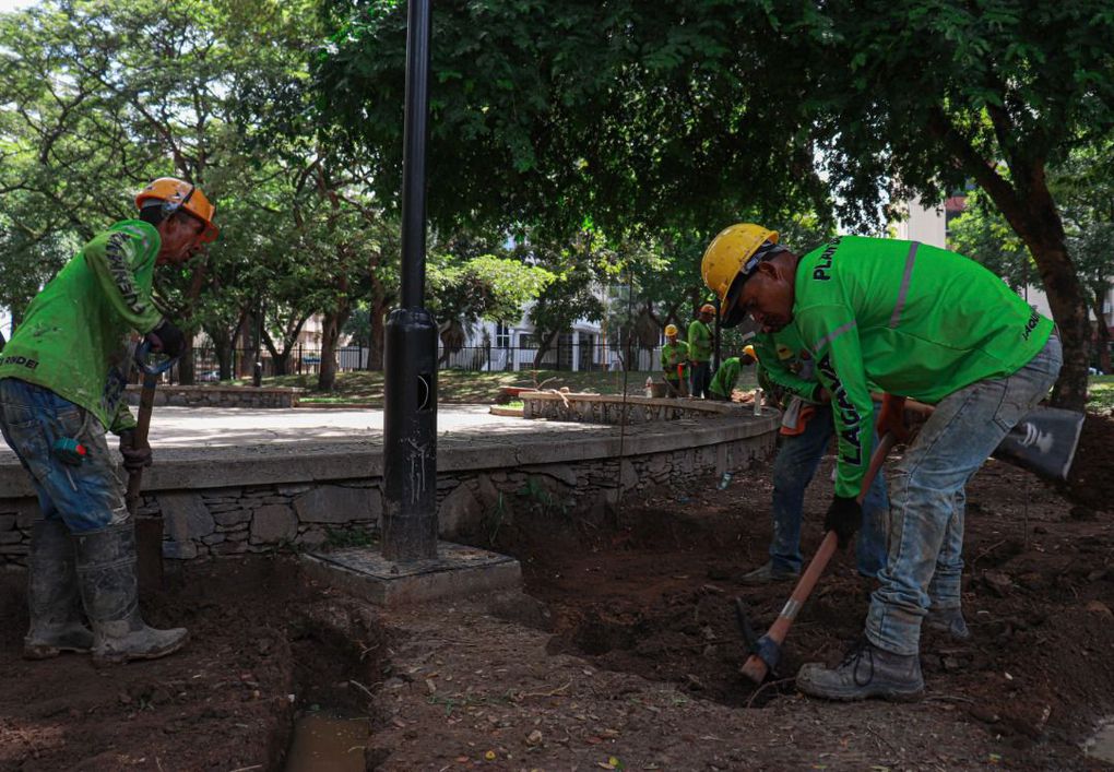 “Plan Búho” continúa rehabilitación integral de la plaza “Dr. Fabián de Jesús Díaz” de Prebo en Valencia (+Fotos)