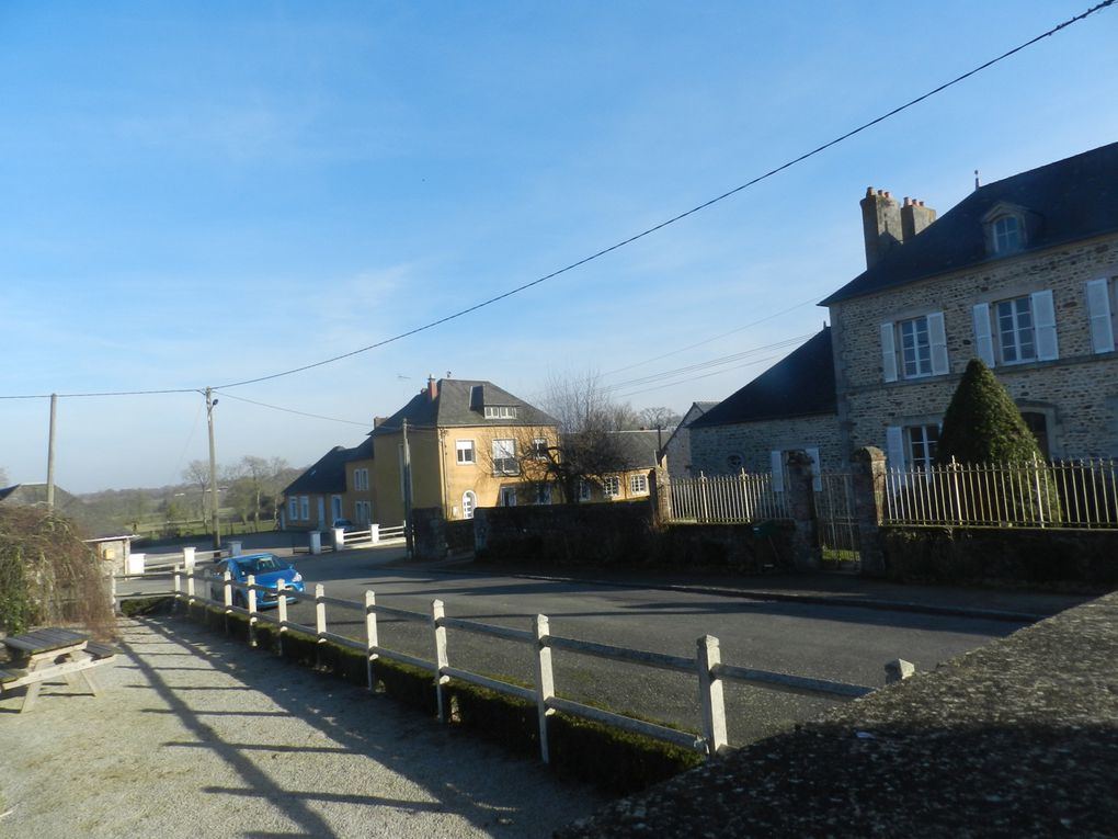 Saint Julien des églantiers, son village et son église.