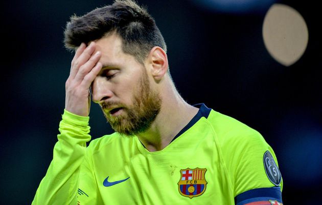 Lionel Messi "a fondu en larmes" dans le vestiaire du Anfield de Barcelone après une victoire 4 - 0 par Liverpool