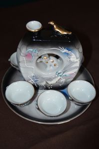 Service à saké siffleur japonais en porcelaine