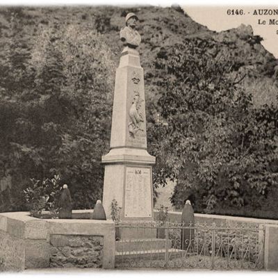 Le monument aux morts d'Auzon a 100 ans