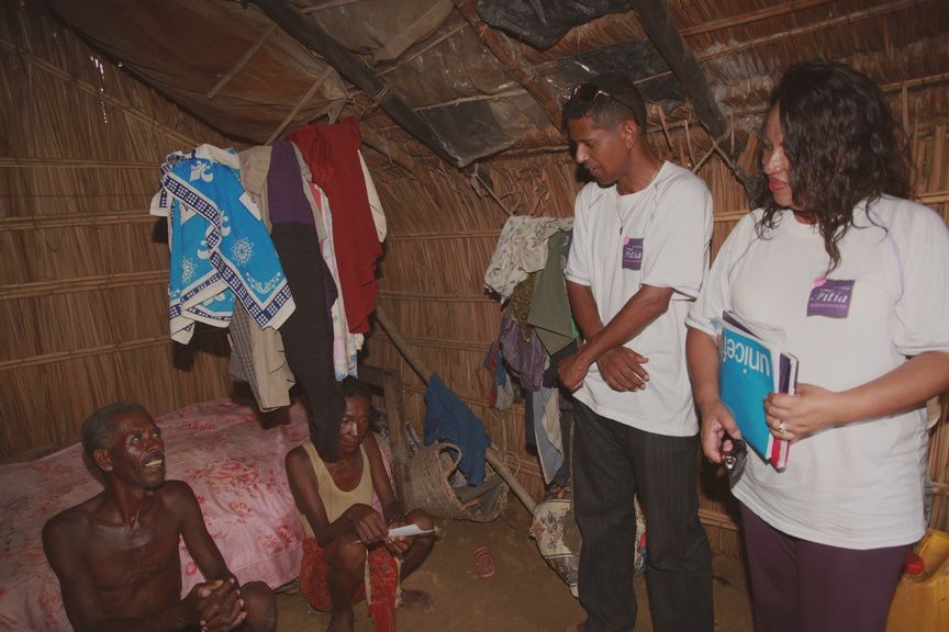 Les membres de l'Association Fitia à Ankiembe, Toliara, pour venir en aide aux sinistrés du cyclone Haruna. Photos: Harilala Randrianarison