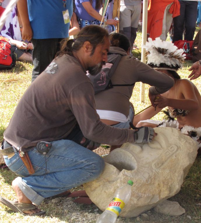 RAPA NUI : MOAÏ - AHU - PUKAO  
TAPATI : Fête annuelle durant 2 semaines entre 20 janvier et fin février