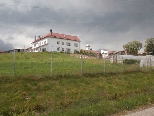 ferme bio ," ferme" photovoltaique, region ou des banquiers achètent la terre pour la culture intensive, entre Medias et Alba Iulia, de très bons vignobles et AOC.