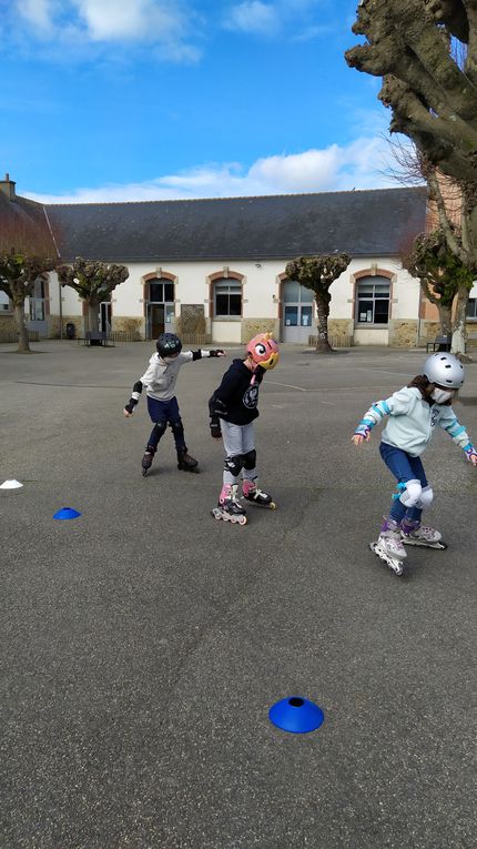 Les élèves en rollers au Loch!