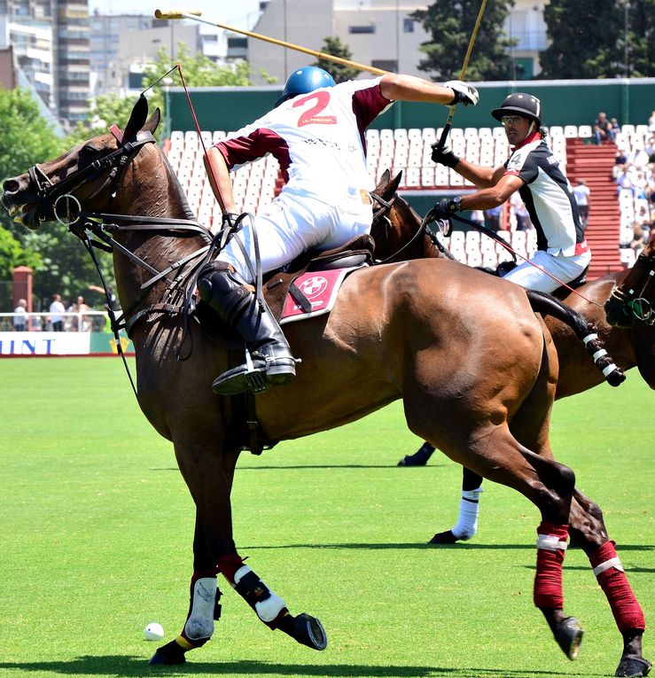 Le Polo est à l'Argentine ce le Basket est aux Américains.
Leurs équipes sont les meilleures du monde. Aussi je fus, par chance, spectateur du match où jouait la meilleure équipe du monde...