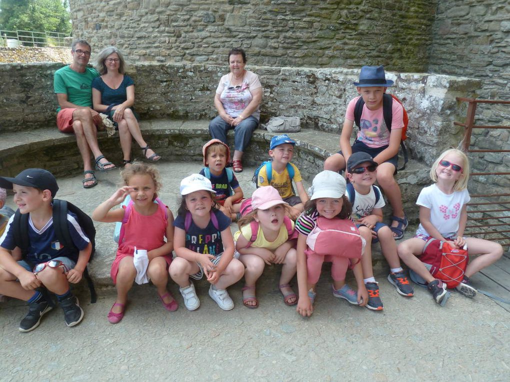 Visite guidée (et costumée) du château de Suscinio après un temps calme à l'ombre des arbres...